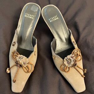 Vintage Stuart Weitzman Tan Suede Floral Accent Slip-On Mulesl